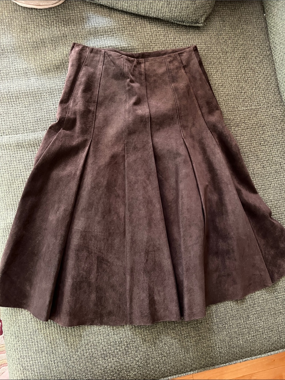 Danier Dark Brown Suede A-Line Pleated Skirt (sz 4) - Picture 4 of 6